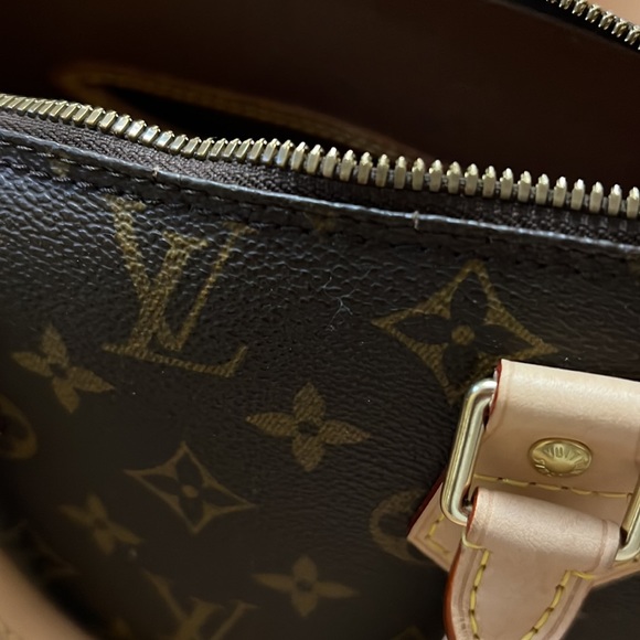 Louis Vuttion ALMA PM - Picture 6 of 10